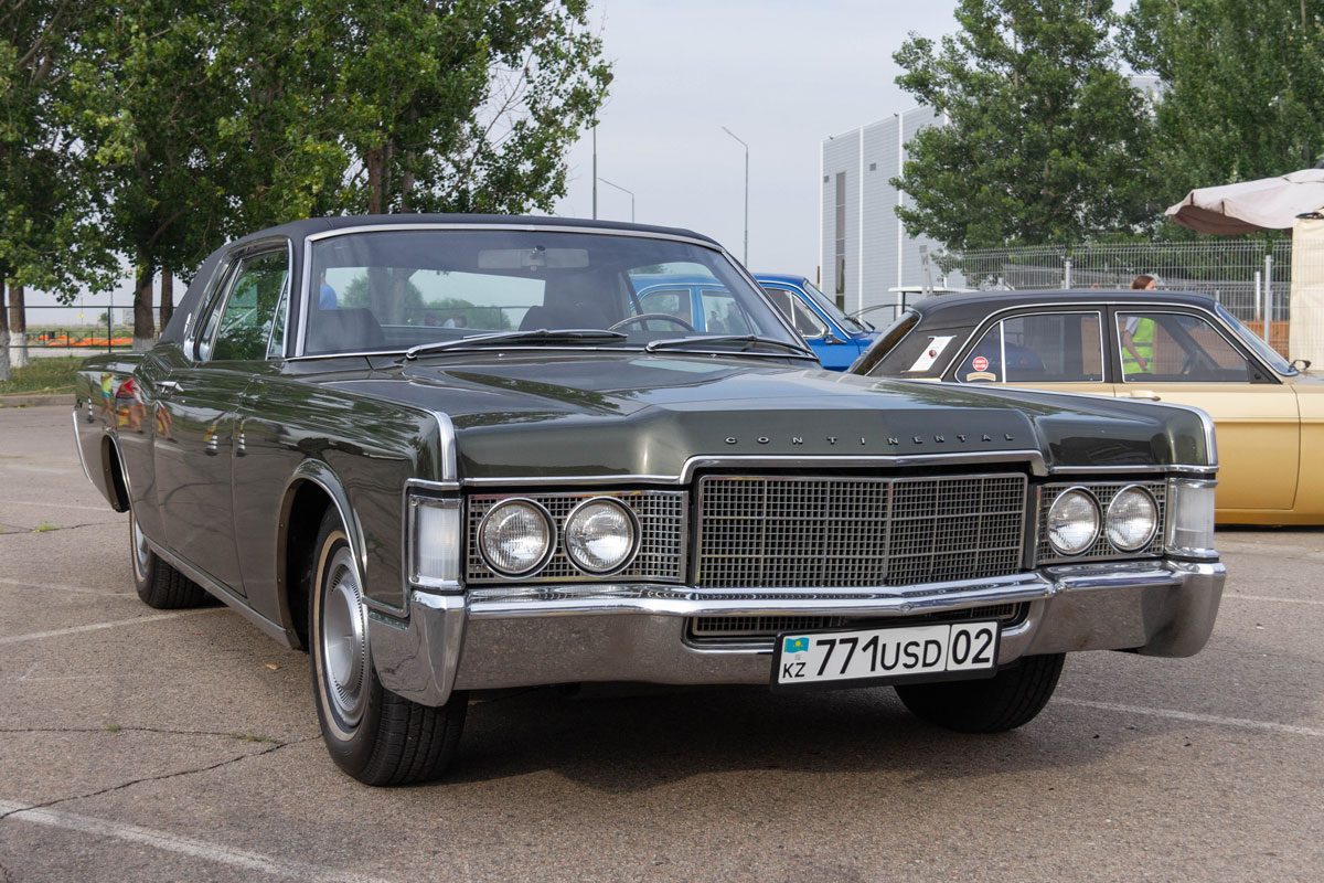 Алматы, № 771 USD 02 — Lincoln Continental (4G) '61-69