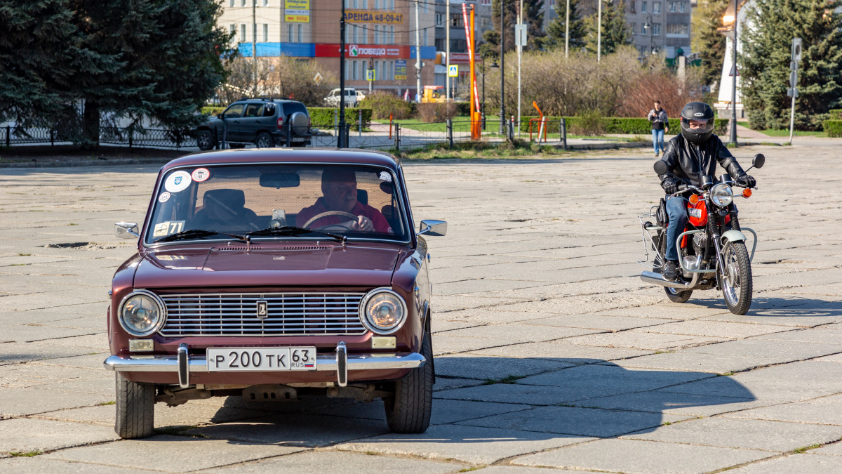 Самарская область, № Р 200 ТК 63 — ВАЗ-2101 Жигули '70-83; Ульяновская область, № 91-88 УЛН — Jawa 350 typ 634 '73-85; Самарская область — Открытие ретро-сезона 19 апреля 2025 г.