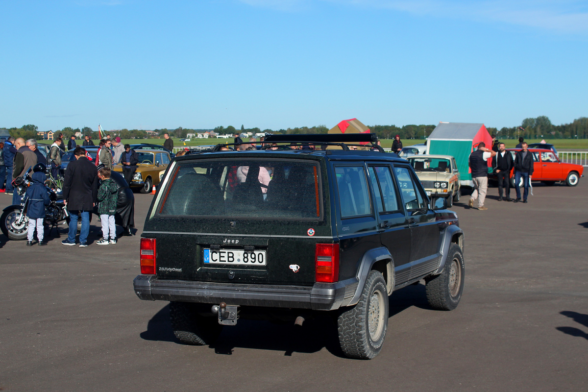 Литва, № CEB 890 — Jeep Cherokee (XJ) '84-01; Литва — Retro mugė 2024 ruduo