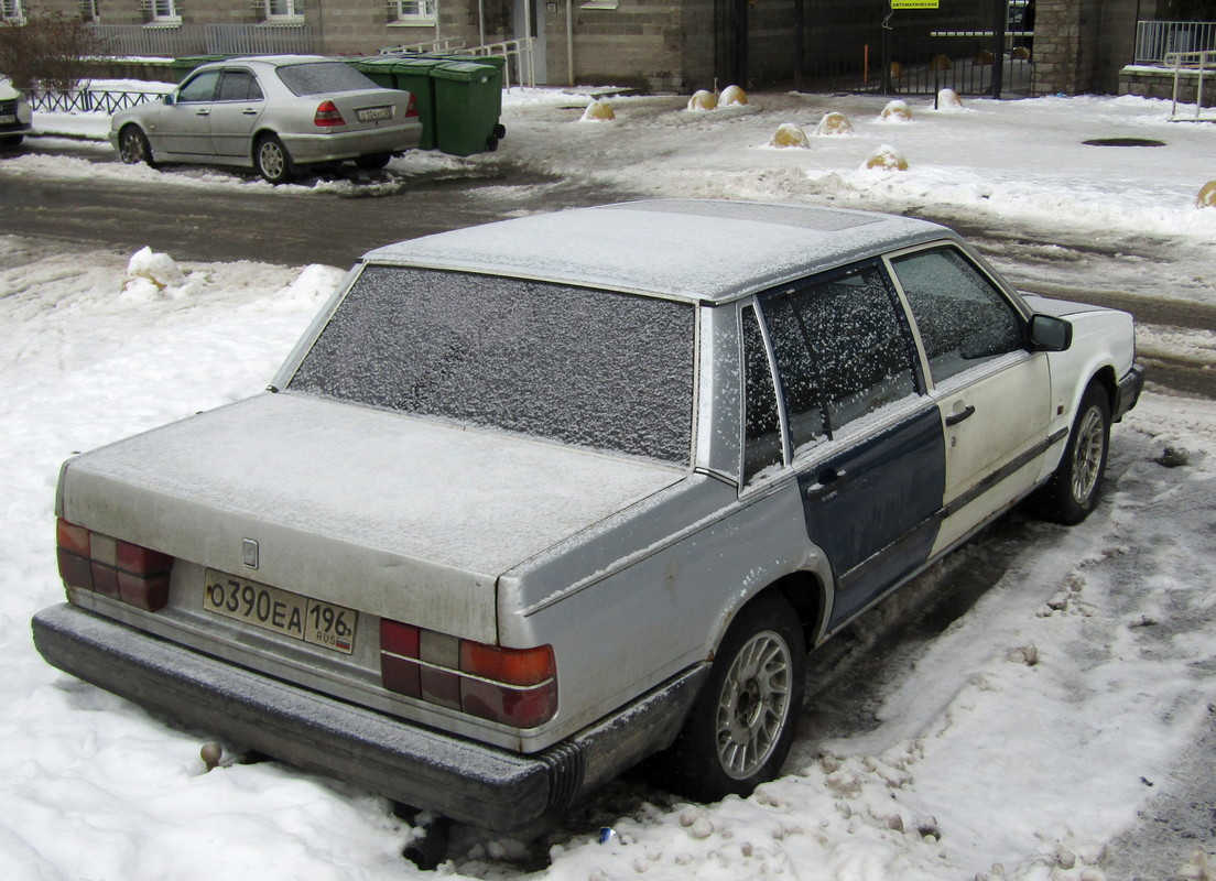 Свердловская область, № О 390 ЕА 196 — Volvo 740 '84-92