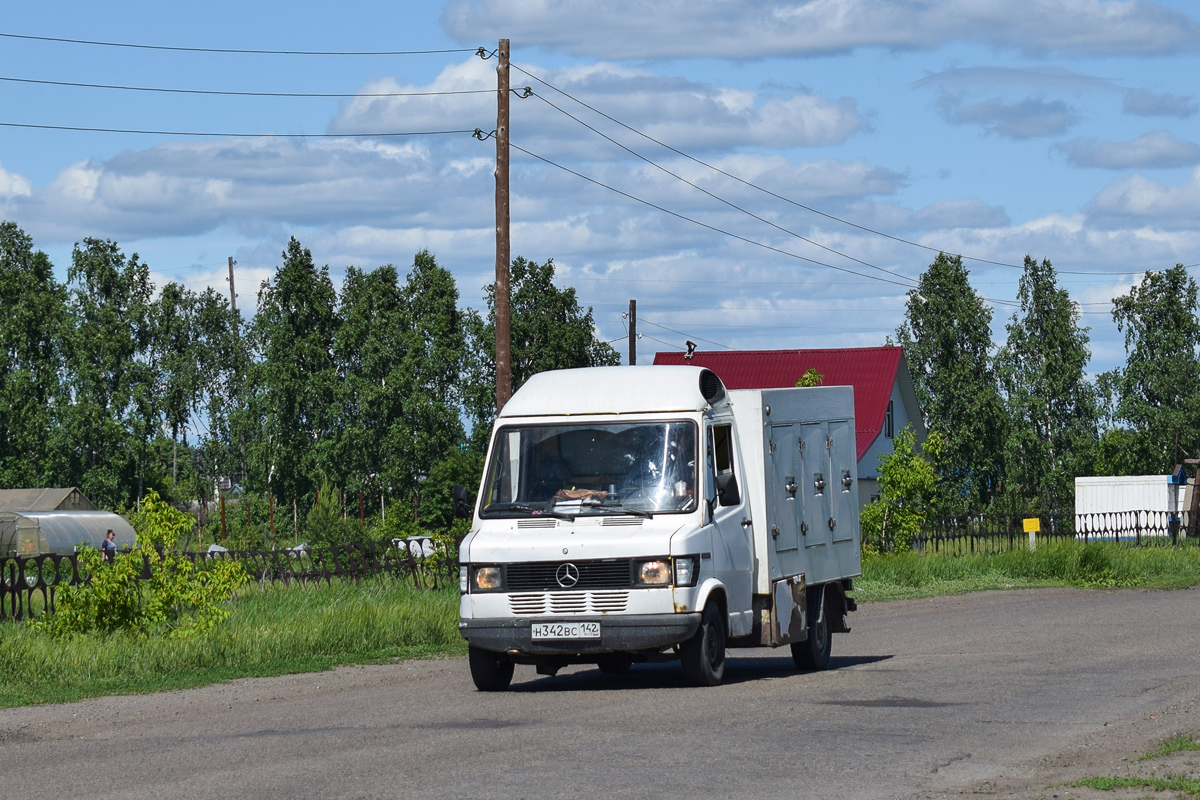 Алтайский край, № Н 342 ВС 142 — Mercedes-Benz T1 308D '76-96