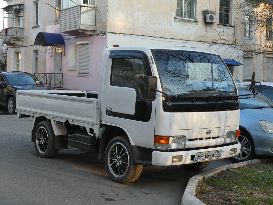 Приморский край, № М 416 КК 25 — Nissan Atlas (F23/H41) '92-07