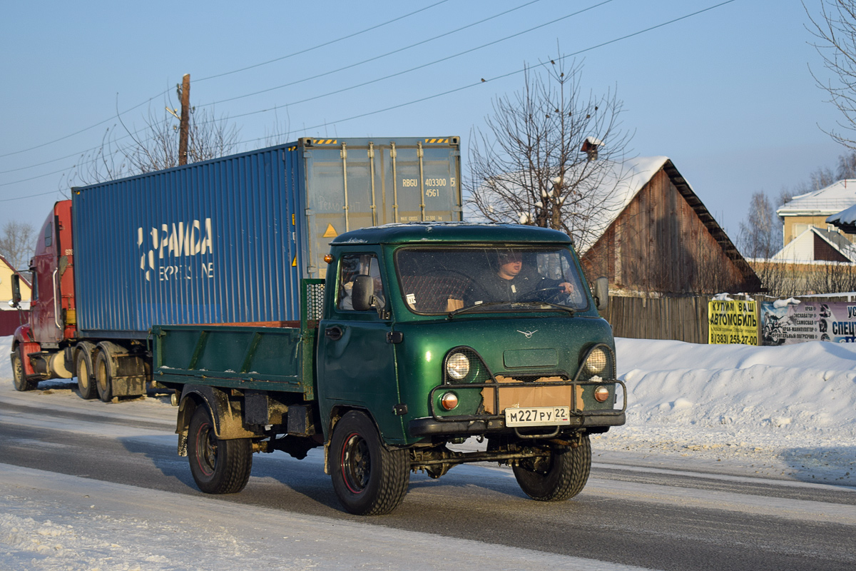 Алтайский край, № М 227 РУ 22 — УАЗ-3303 '85-03