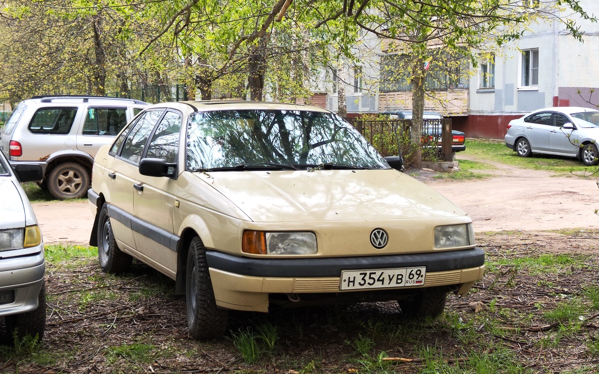 Тверская область, № Н 354 УВ 69 — Volkswagen Passat (B3) '88-93