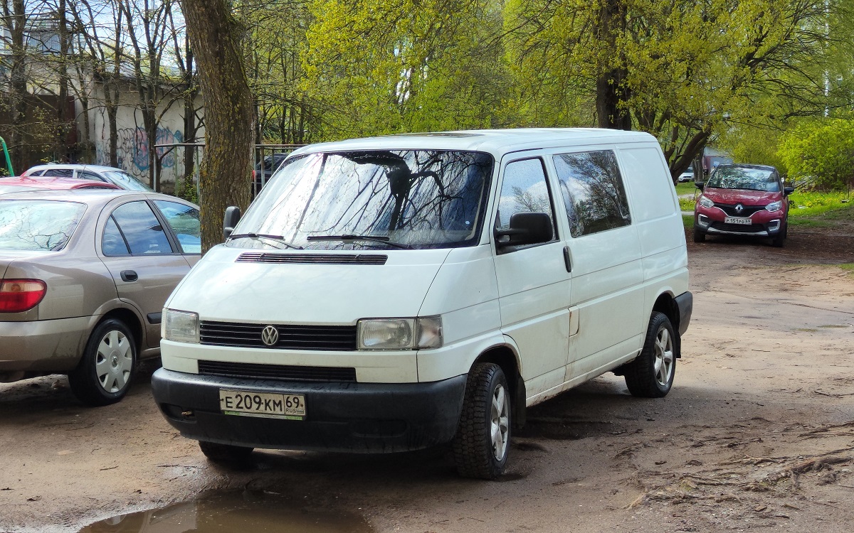 Тверская область, № Е 209 КМ 69 — Volkswagen Typ 2 (T4) '90-03