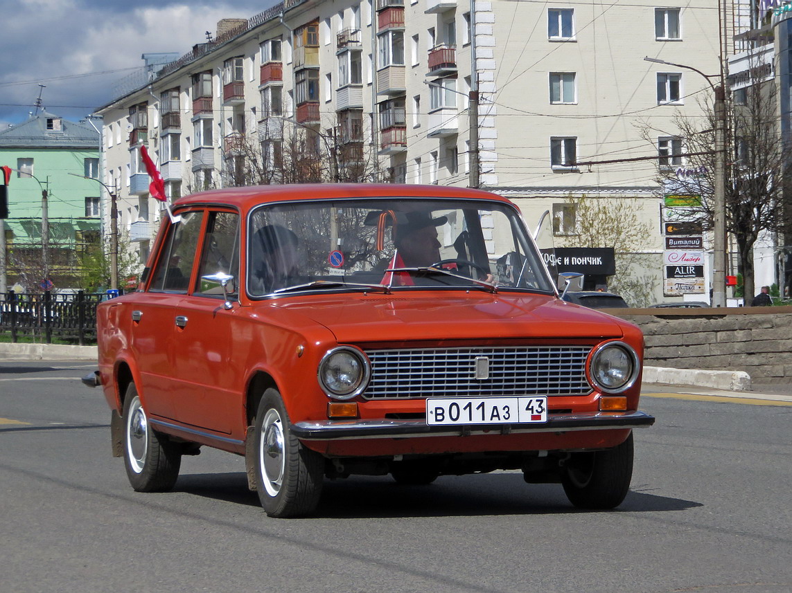 Кировская область, № У 707 МЕ 43 — ВАЗ-21011 Жигули '74-83; Кировская область — Выставка ретро-автомобилей в Кирове в честь Дня Победы 9 мая 2025 года