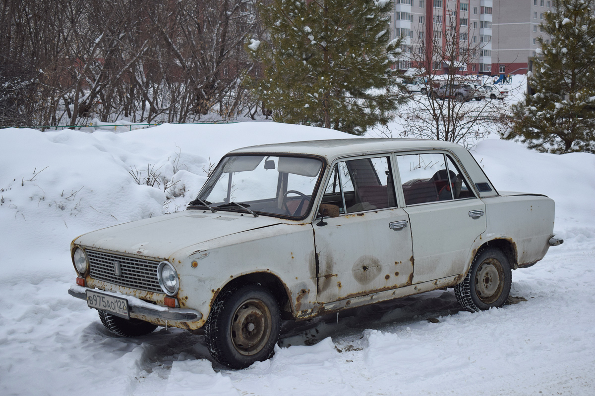Алтайский край, № В 975 АО 122 — ВАЗ-21011 Жигули '74-83