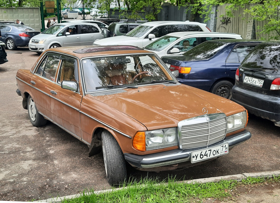 Тульская область, № У 647 ОК 71 — Mercedes-Benz (W123) '76-86