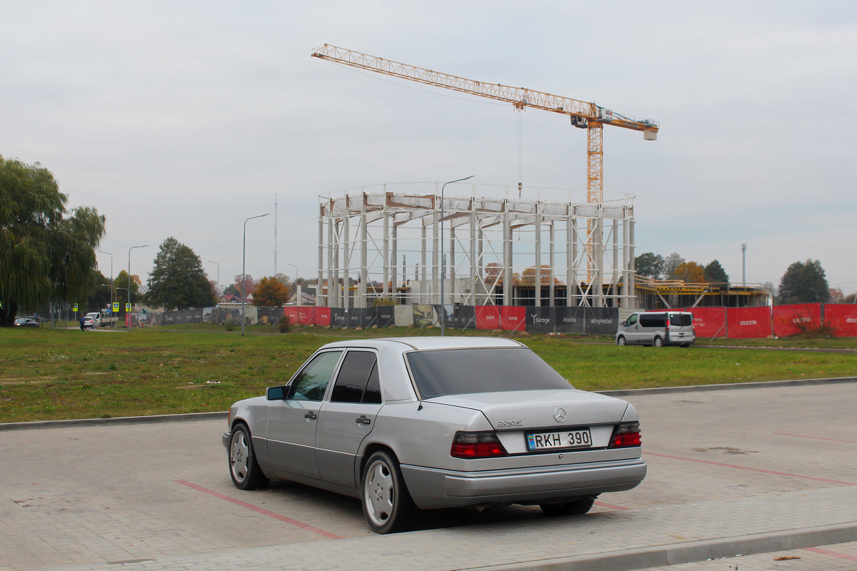 Литва, № RKH 390 — Mercedes-Benz (W124) '84-96