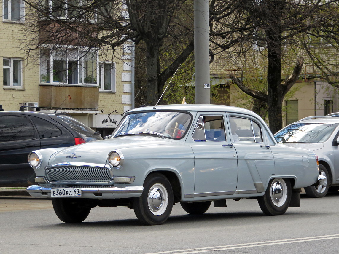 Кировская область, № Е 360 КА 43 — ГАЗ-21Р Волга '65-70; Кировская область — Выставка ретро-автомобилей в Кирове в честь Дня Победы 9 мая 2025 года