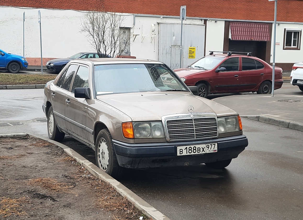 Москва, № В 188 ВХ 977 — Mercedes-Benz (W124) '84-96