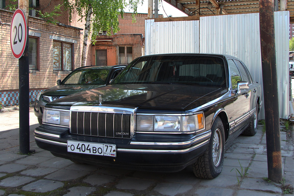 Москва, № О 404 ВО 77 — Lincoln Town Car (2G) '90-97