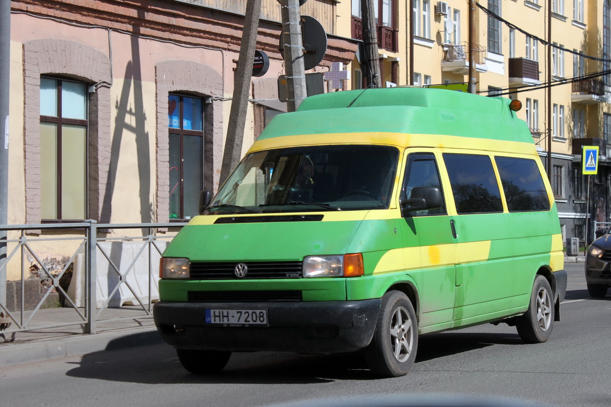 Латвия, № HH-7208 — Volkswagen Typ 2 (T4) '90-03