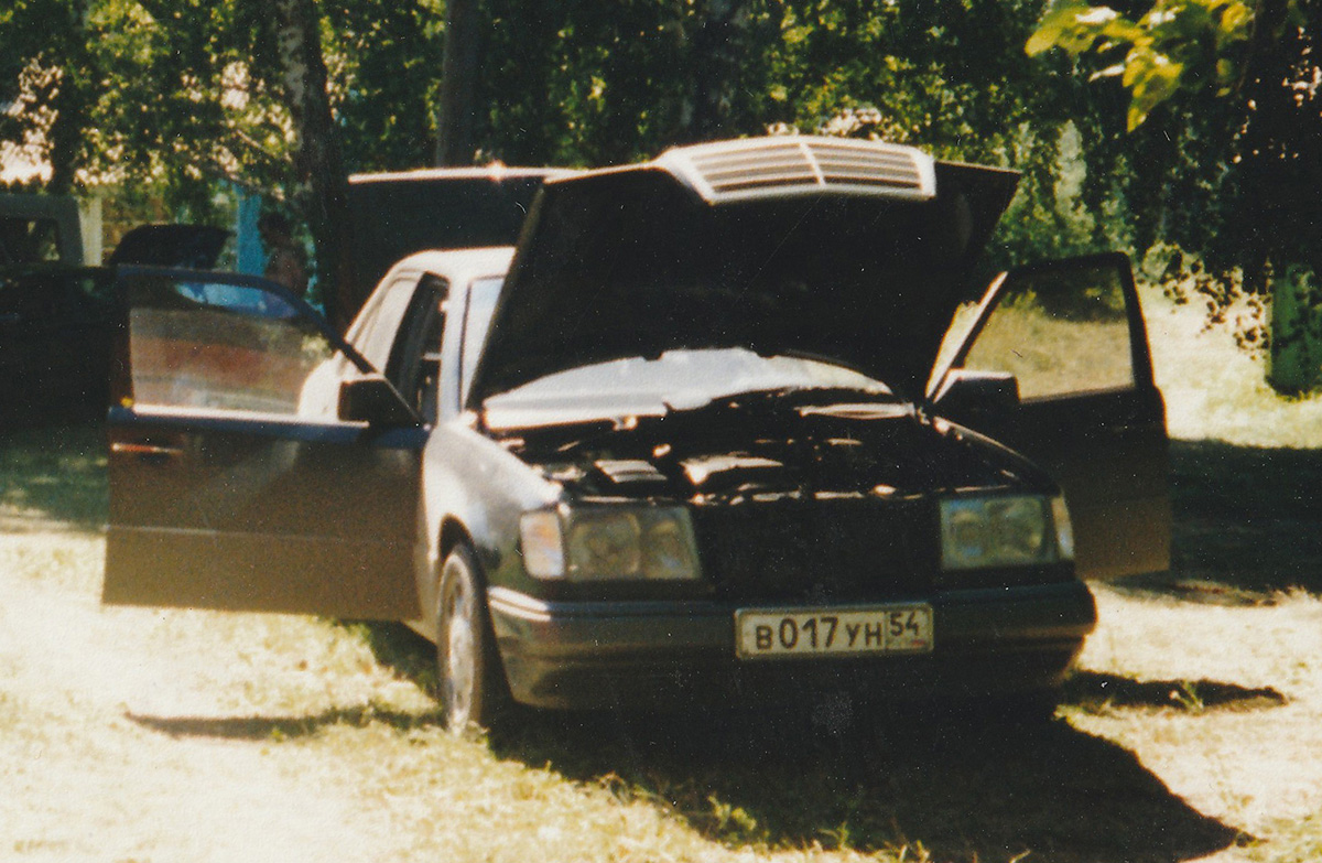 Новосибирская область, № В 017 УН 54 — Mercedes-Benz (W124) '84-96; Исторические фотографии (до 2000 года) (Новосибирская область)