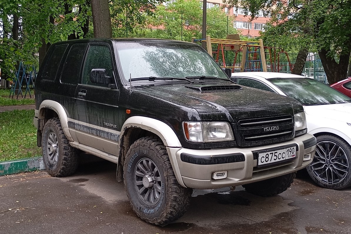 Московская область, № С 875 СС 190 — Isuzu Trooper (2G) '91-02