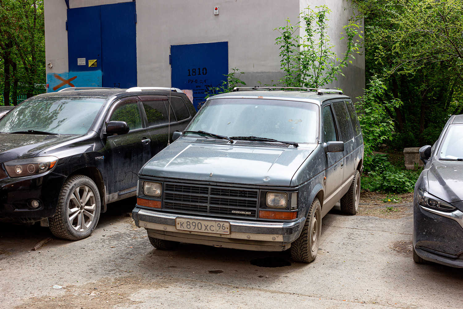 Свердловская область, № К 890 ХС 96 — Chrysler Voyager (1G) '88-90
