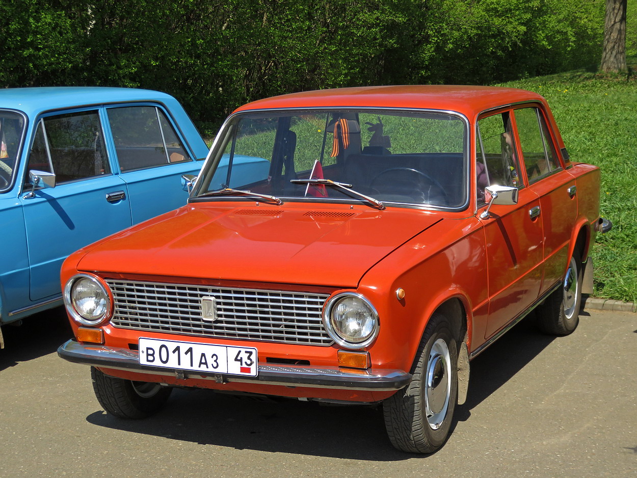Кировская область, № У 707 МЕ 43 — ВАЗ-21011 Жигули '74-83; Кировская область — Выставка ретро-автомобилей в Кирове в парке 50-летия ВЛКСМ 18 мая 2025 года