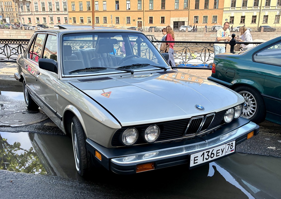 Санкт-Петербург, № Е 136 ЕУ 78 — BMW 5 Series (E28) '82-88; Санкт-Петербург — Международный транспортный фестиваль "ТранспортФест 2025"