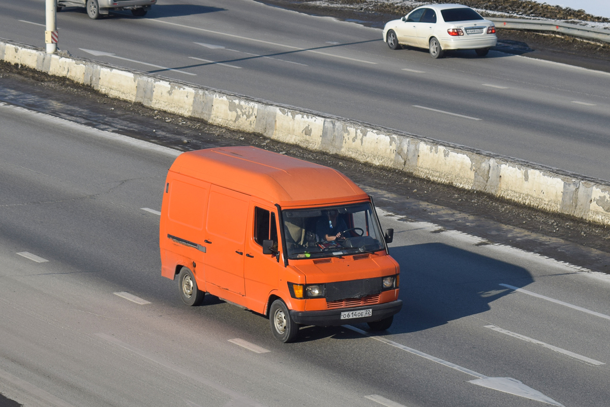 Алтайский край, № О 614 ОЕ 22 — Mercedes-Benz T1 208D '76-96