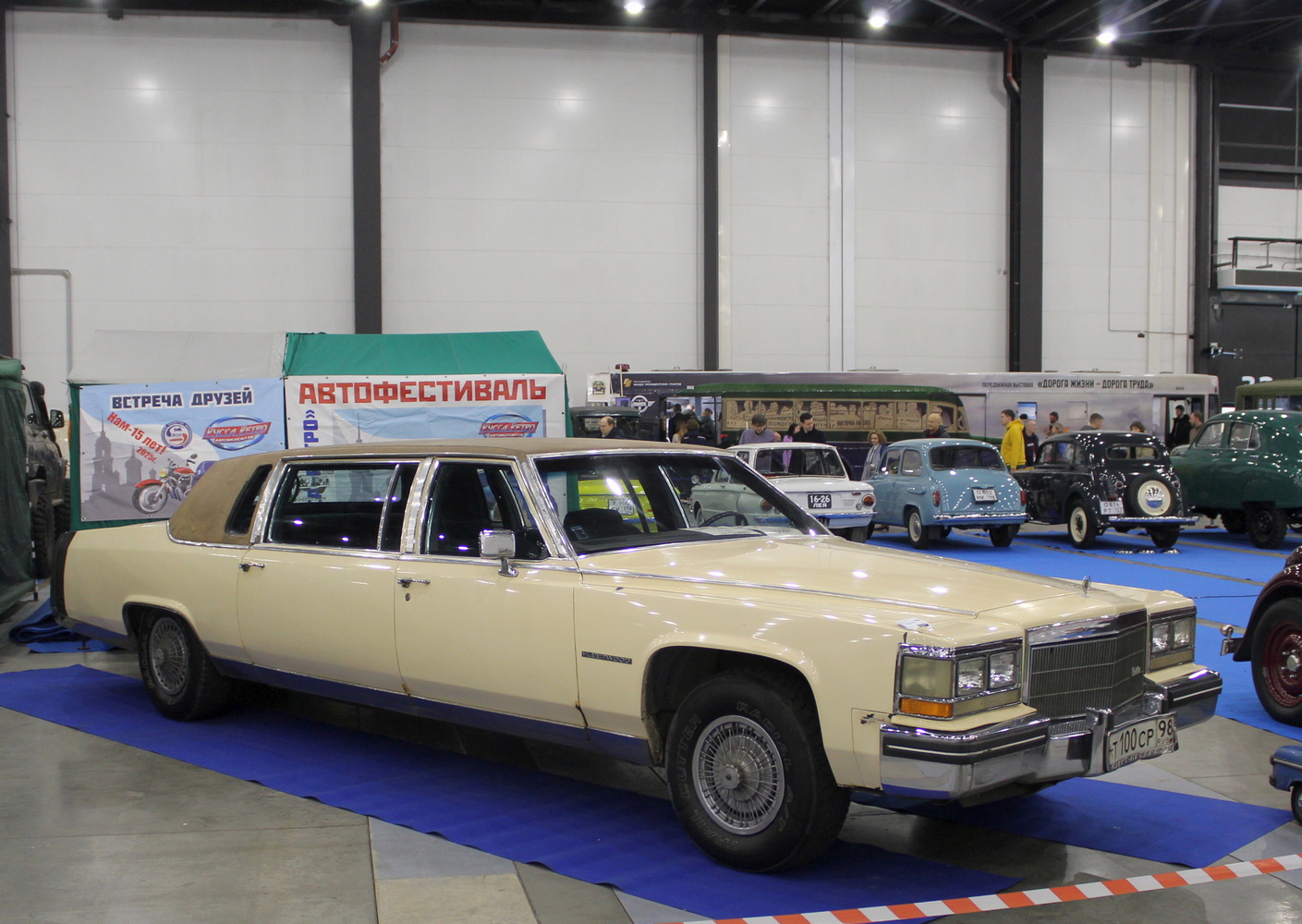 Санкт-Петербург, № Т 100 СР 98 — Cadillac Fleetwood Brougham '77-86; Санкт-Петербург — Олдтаймер-Галерея Ильи Сорокина