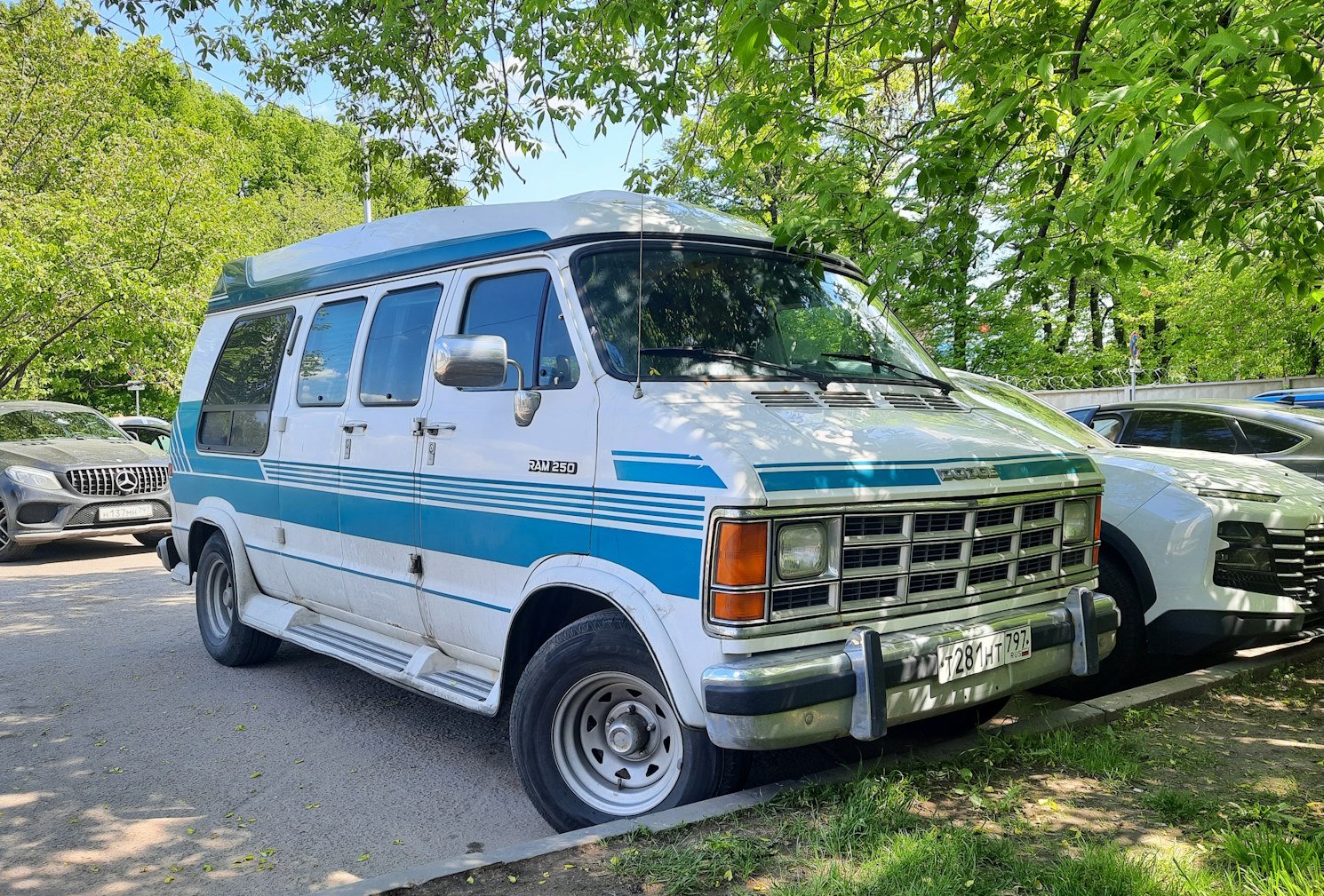 Москва, № Т 281 НТ 797 — Dodge Ram Van (2G) '79-97