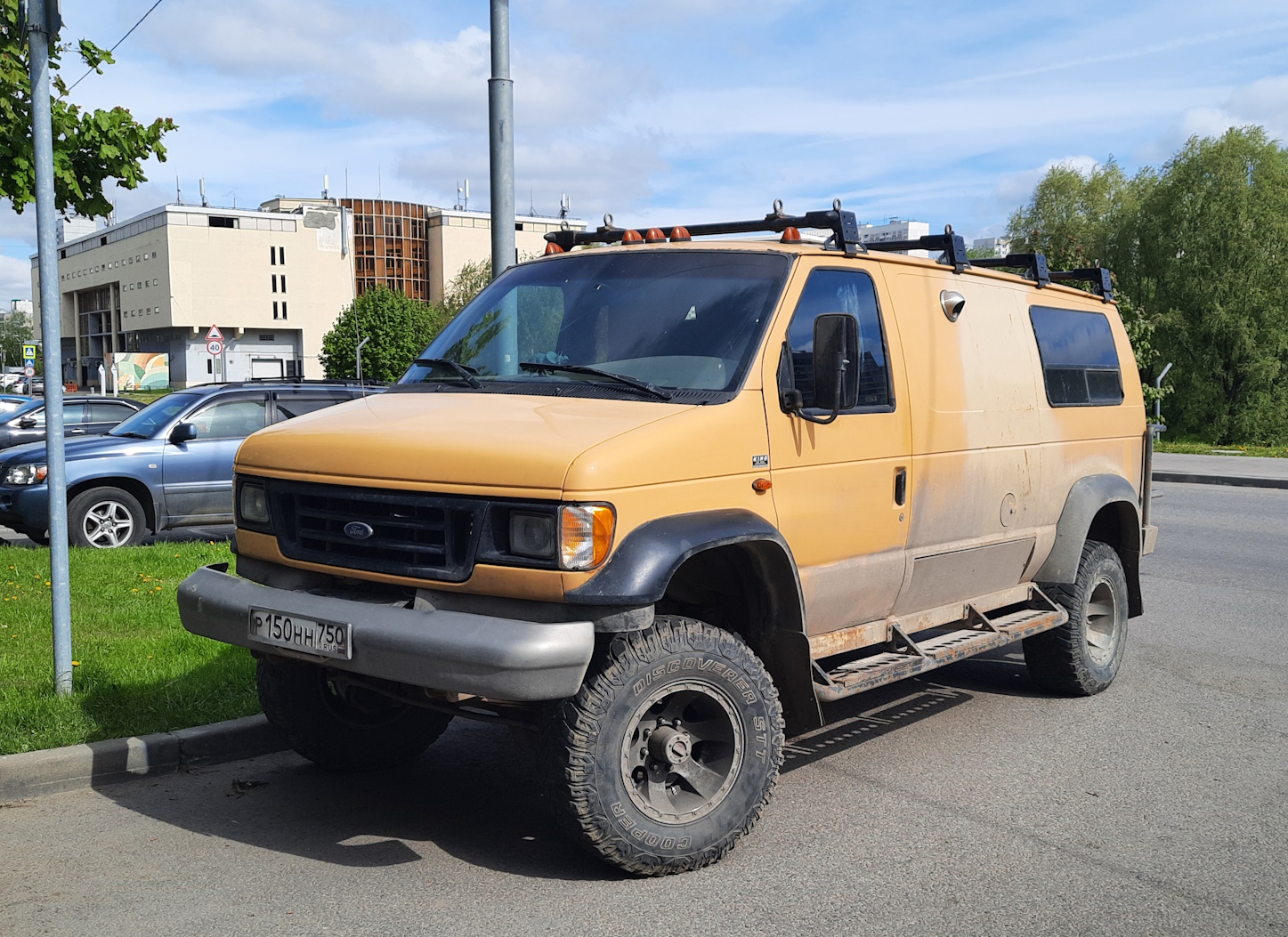 Московская область, № Р 150 НН 750 — Ford E-Series (4G) '92-07
