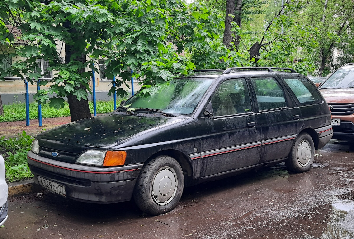 Москва, № А 369 СУ 77 — Ford Escort MkV '90-97