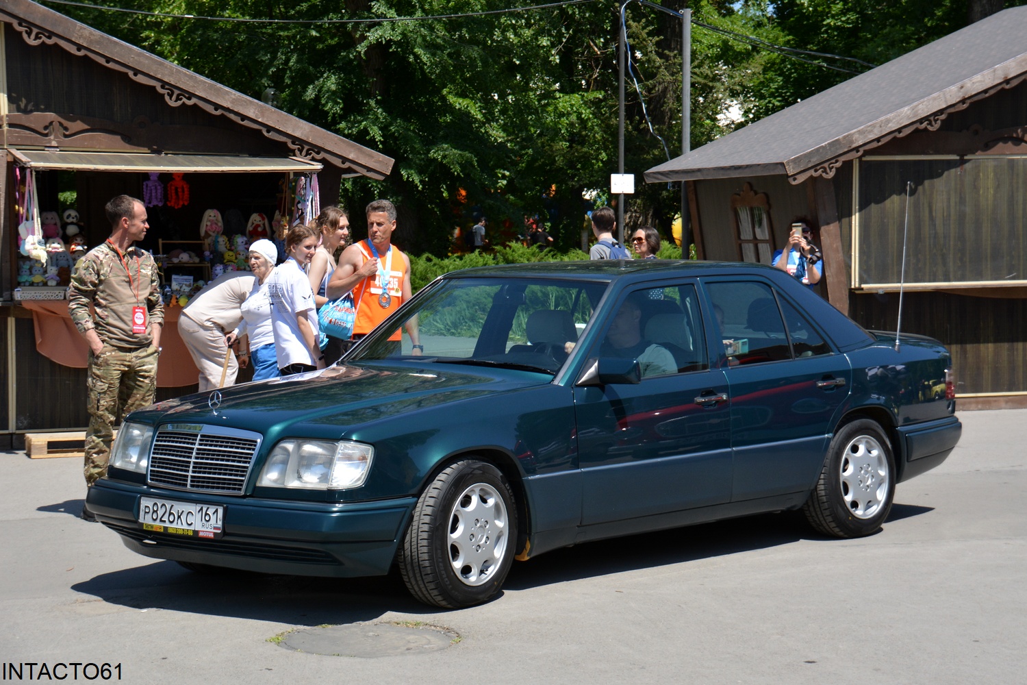 Ростовская область, № Р 826 КС 161 — Mercedes-Benz (W124) '84-96; Ростовская область — Retro Motor Show_2025_Май