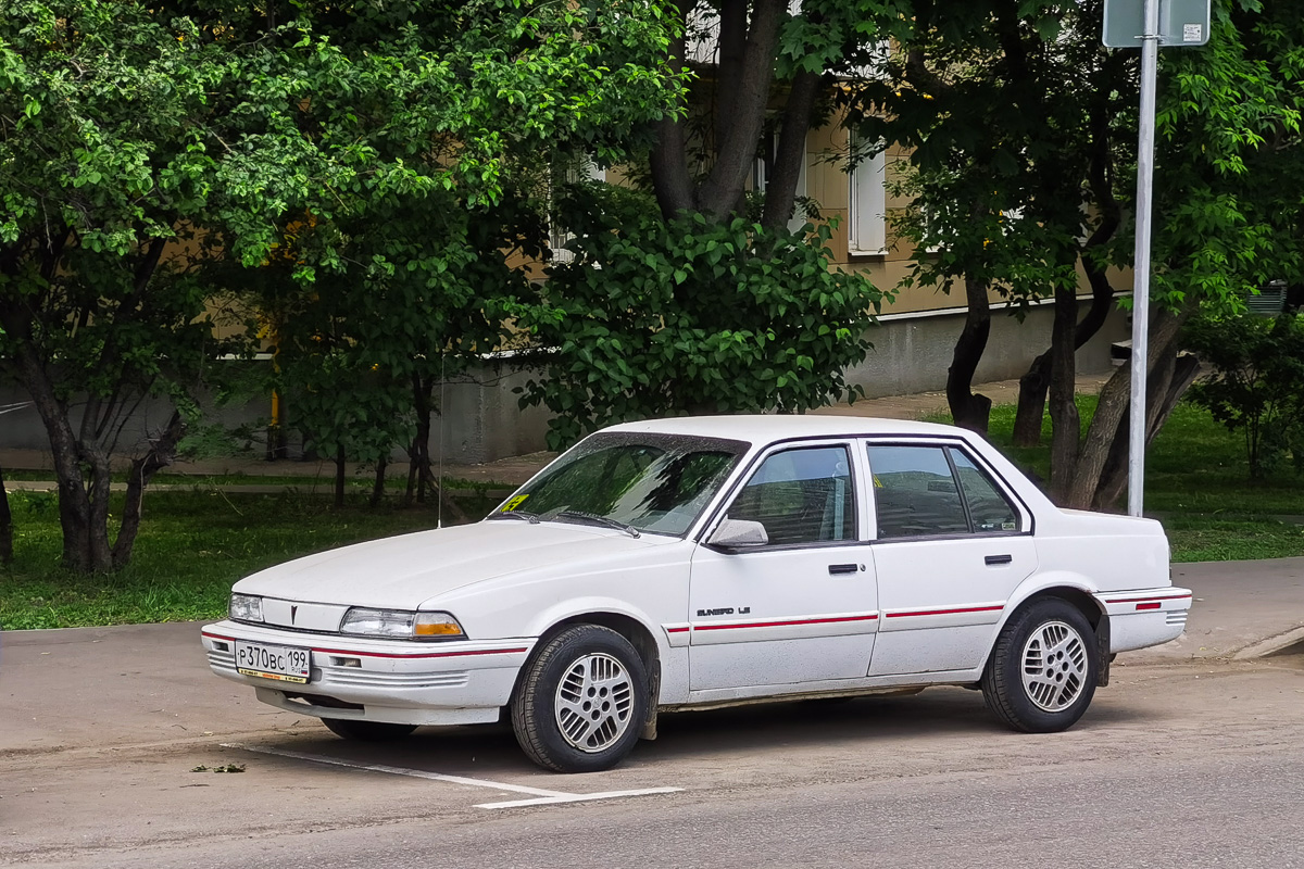 Москва, № Р 370 ВС 199 — Pontiac Sunbird (3G) '88-94