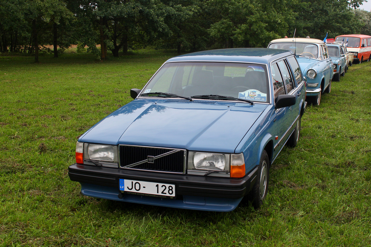 Латвия, № JO-128 — Volvo 740 '84-92; Литва — Baltijos kelias 35