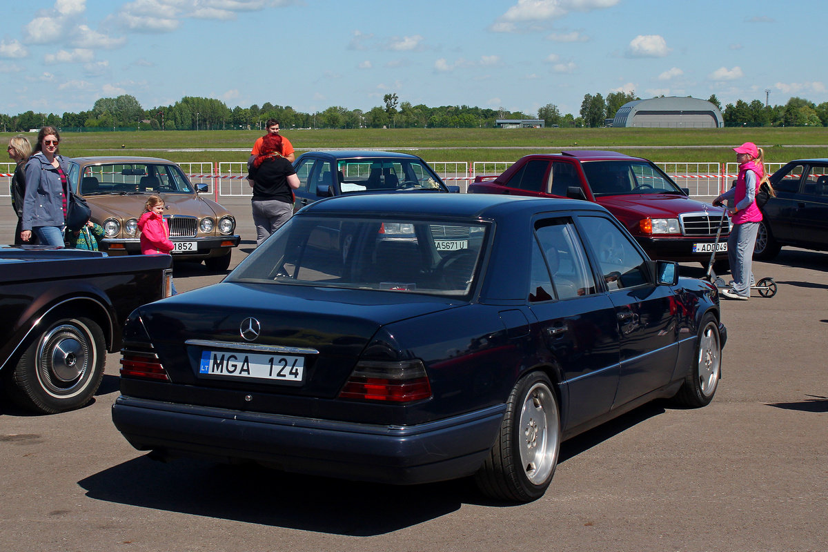 Литва, № MGA 124 — Mercedes-Benz (W124) '84-96; Литва — Retro mugė 2025
