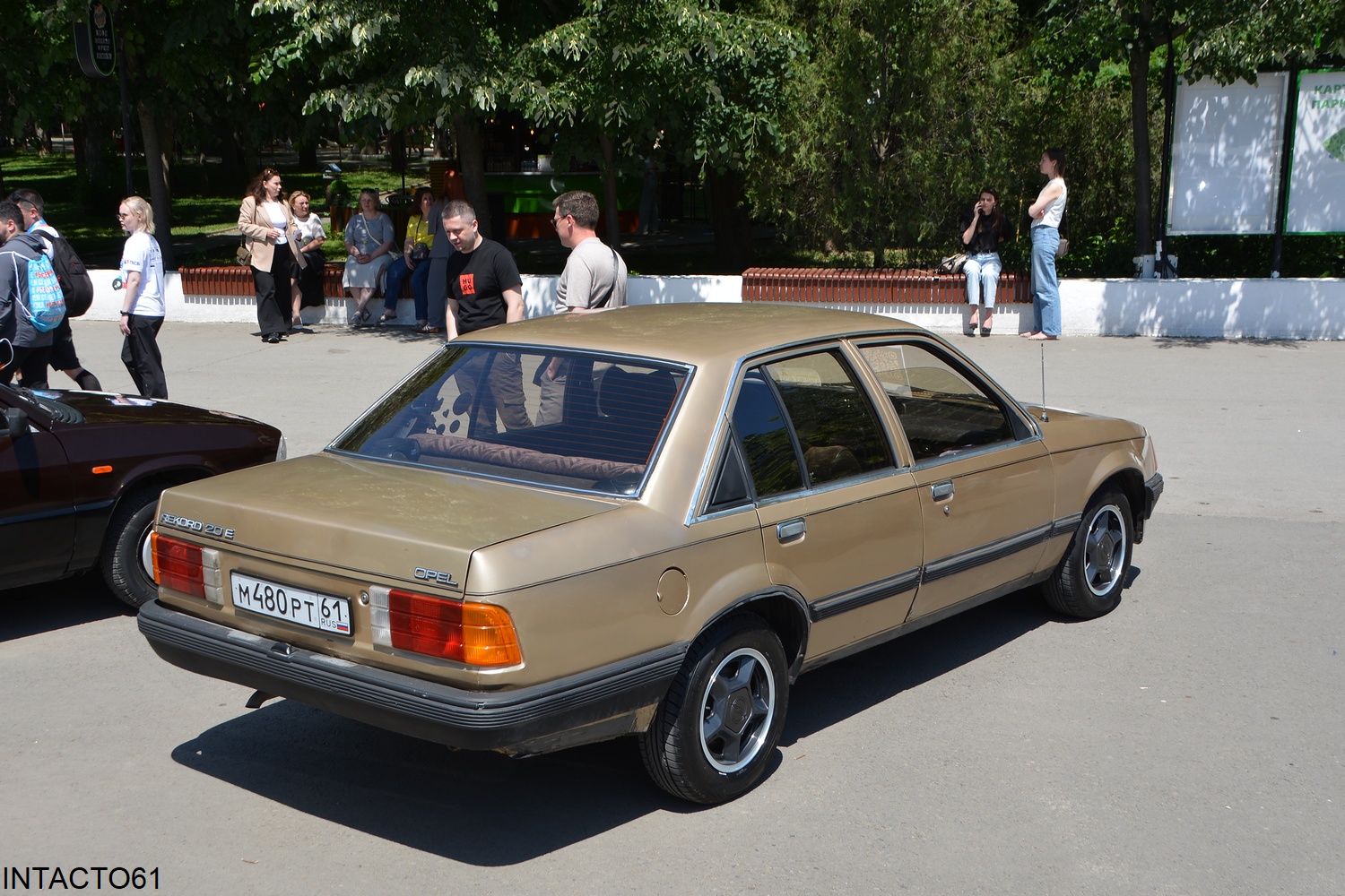 Ростовская область, № М 480 РТ 61 — Opel Rekord (E2) '82-86; Ростовская область — Retro Motor Show_2025_Май
