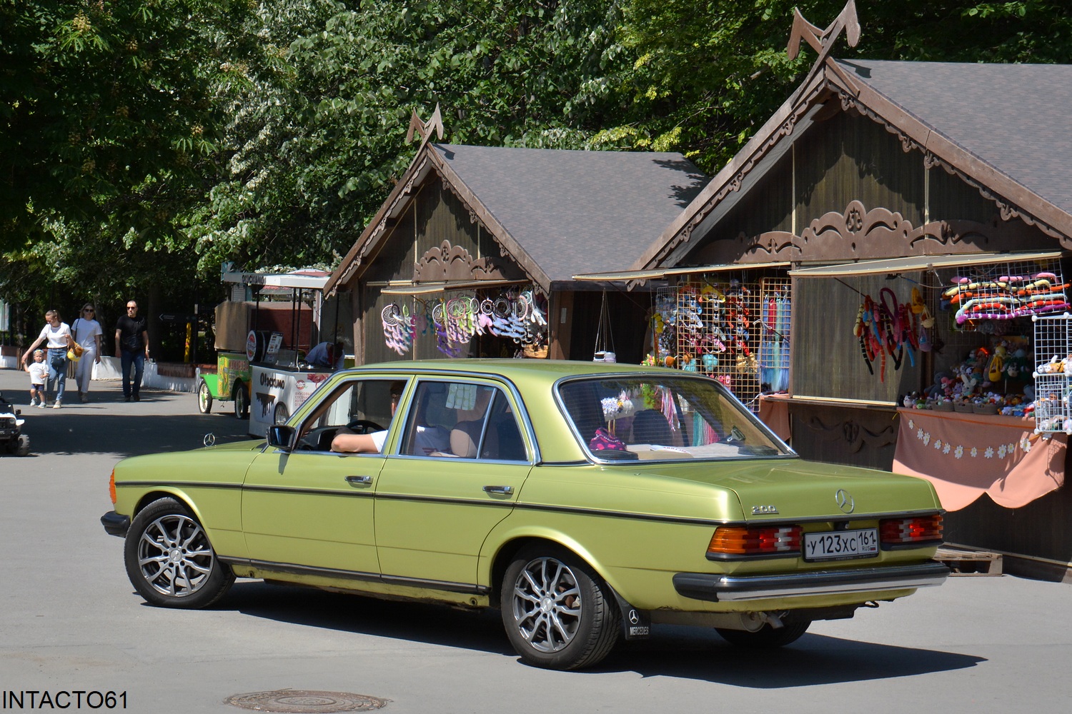 Ростовская область, № У 123 ХС 161 — Mercedes-Benz (W123) '76-86; Ростовская область — Retro Motor Show_2025_Май