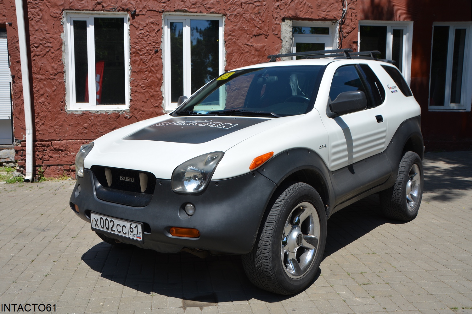 Ростовская область, № Х 002 СС 61 — Isuzu VehiCROSS '97-01; Ростовская область — Retro Motor Show_2021