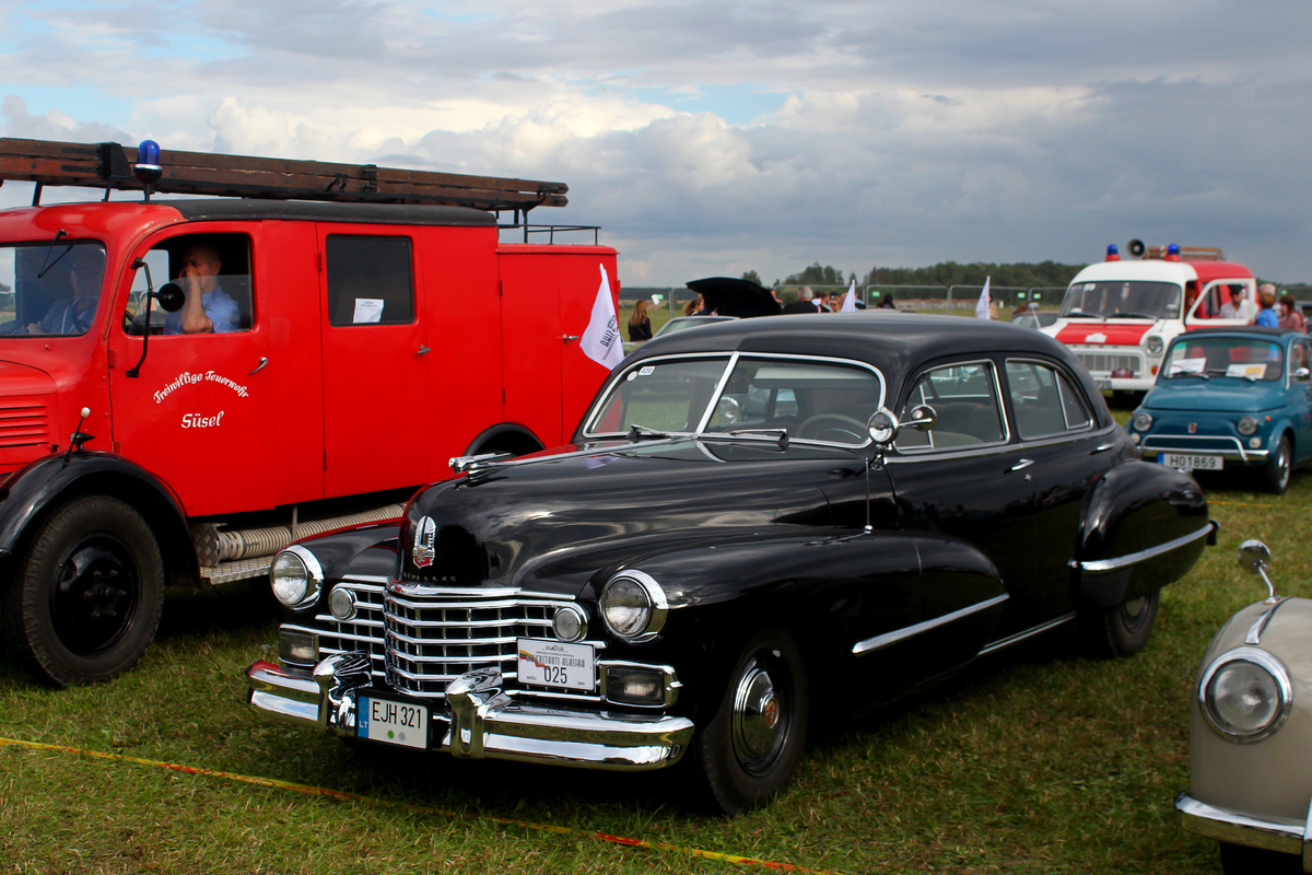 Литва, № EJH 321 — Cadillac Series 62 (2G) '42-47; Литва — Nesenstanti klasika 2024