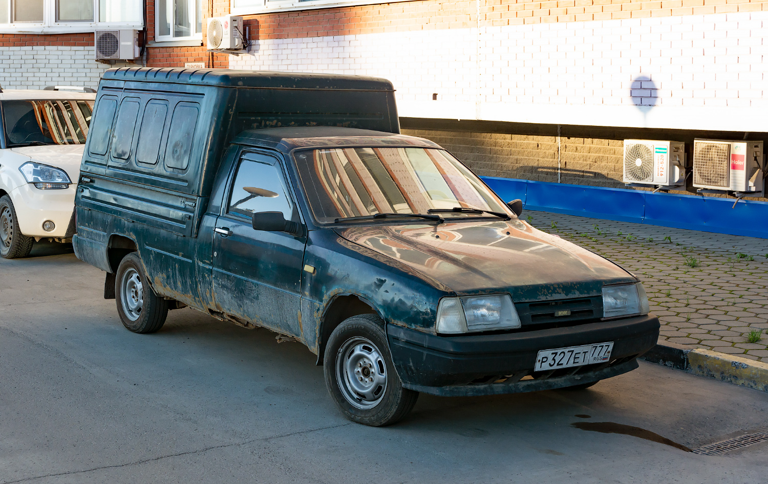 Удмуртия, № Р 327 ЕТ 777 — Иж-2717-230 '97-05