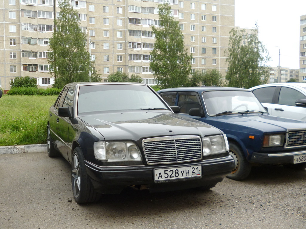 Чувашия, № А 528 УН 21 — Mercedes-Benz (W124) '84-96