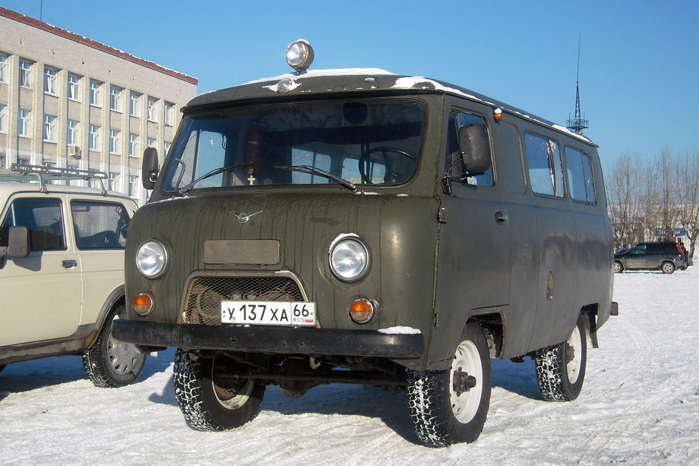 Свердловская область, № У 137 ХА 66 — УАЗ-3962 '85-03