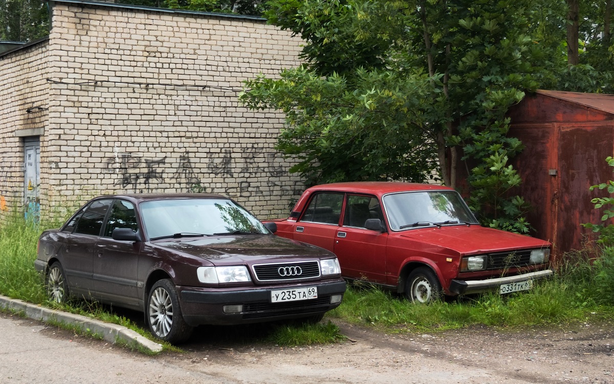 Тверская область, № У 235 ТА 69 — Audi 100 (C4) '90-94
