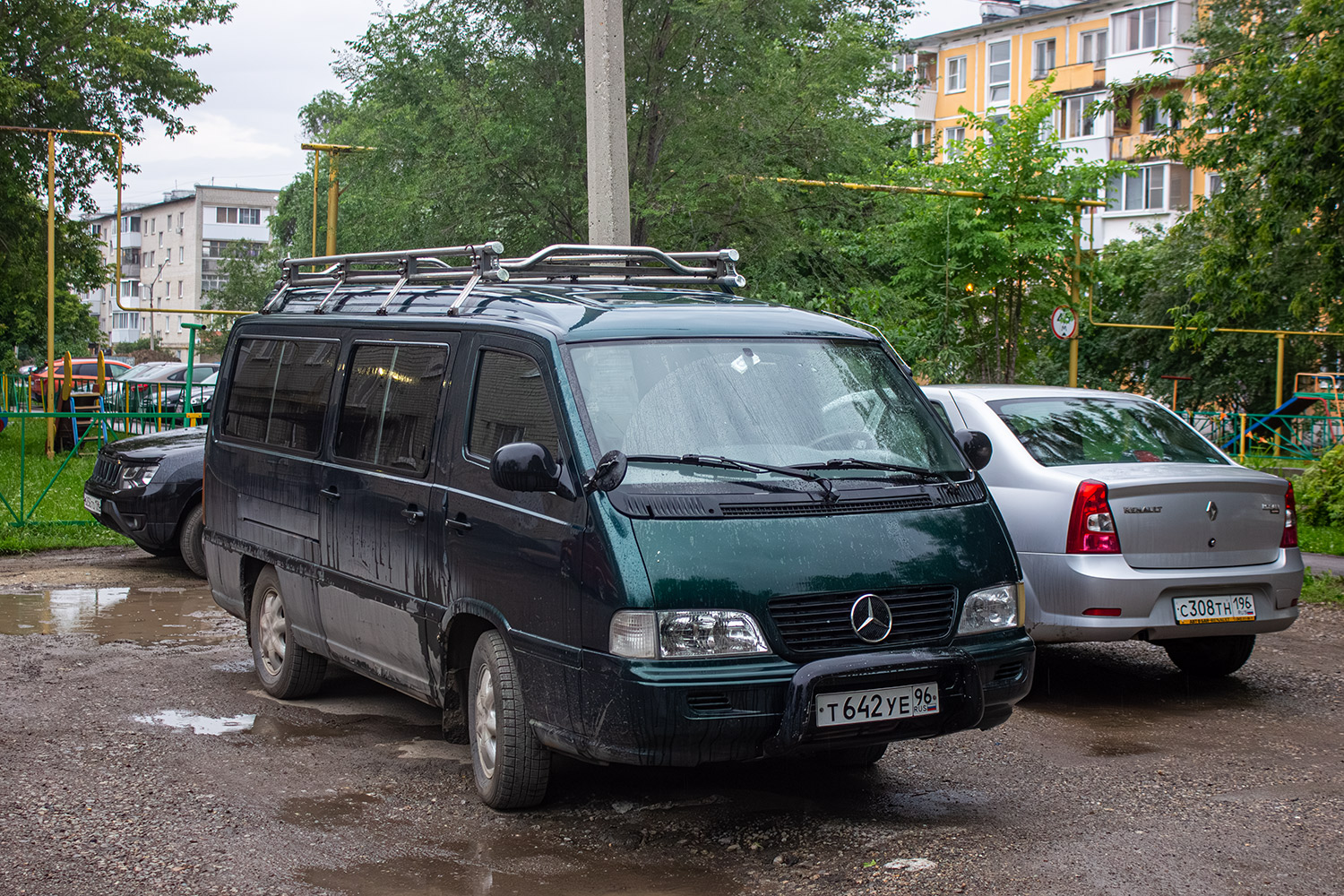 Свердловская область, № Т 642 УЕ 96 — SsangYong Istana (1G) 95-04
