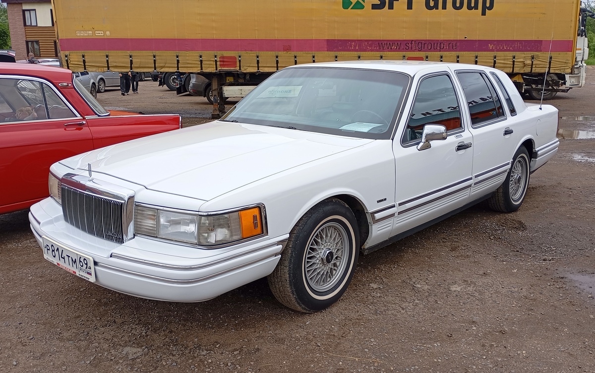 Тверская область, № Р 814 ТМ 69 — Lincoln Town Car (2G) '90-97; Тверская область — Фестиваль ретро-техники "Борода" 2025