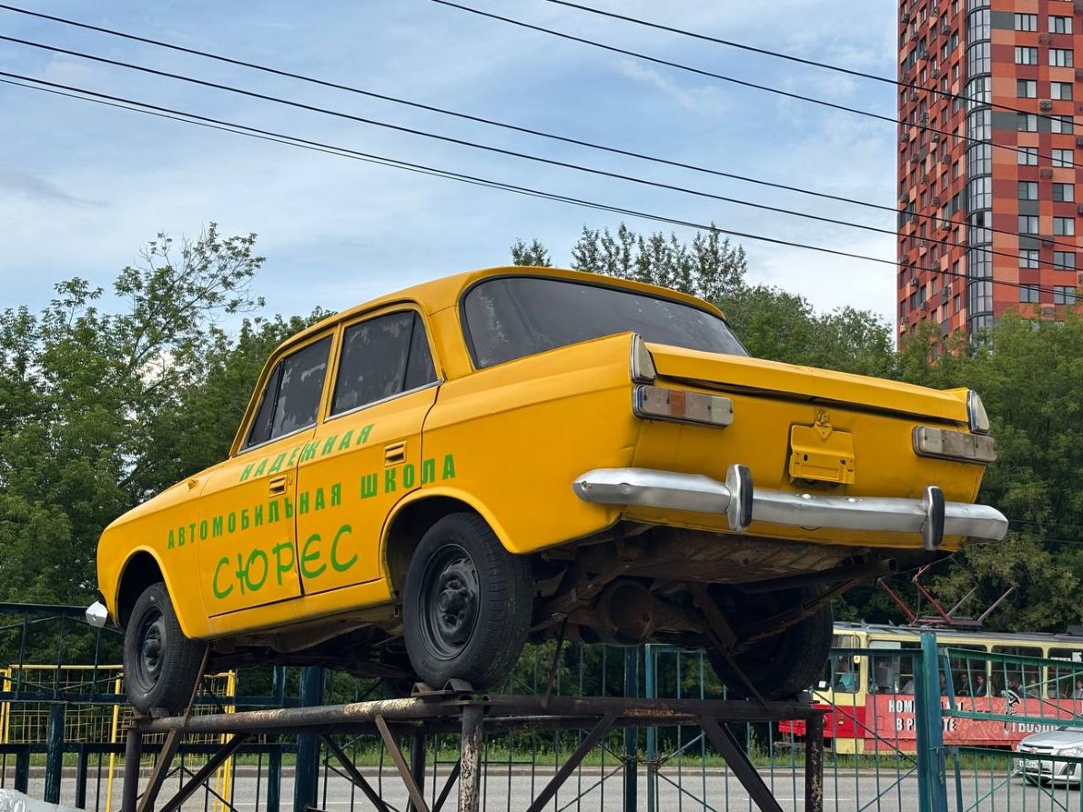 Удмуртия, № (18) Б/Н 0101 — Москвич-412ИЭ-028 (Иж) '82-01; Техника на постаментах, памятники (Удмуртия)