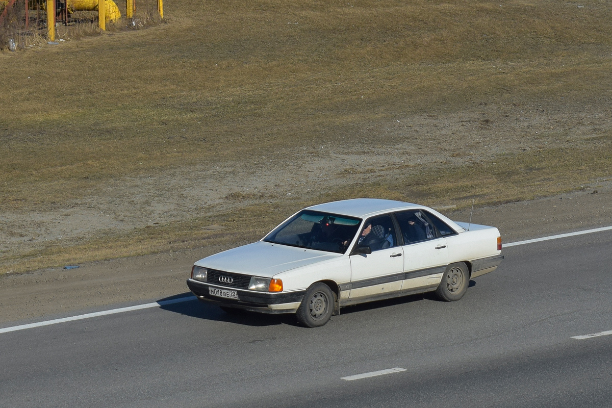 Алтайский край, № М 018 ВЕ 22 — Audi 100 (C3) '82-91