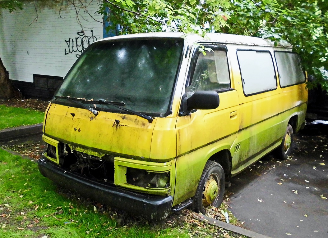 Москва, № М 303 НК 799 — Nissan Urvan (E24) '86-01