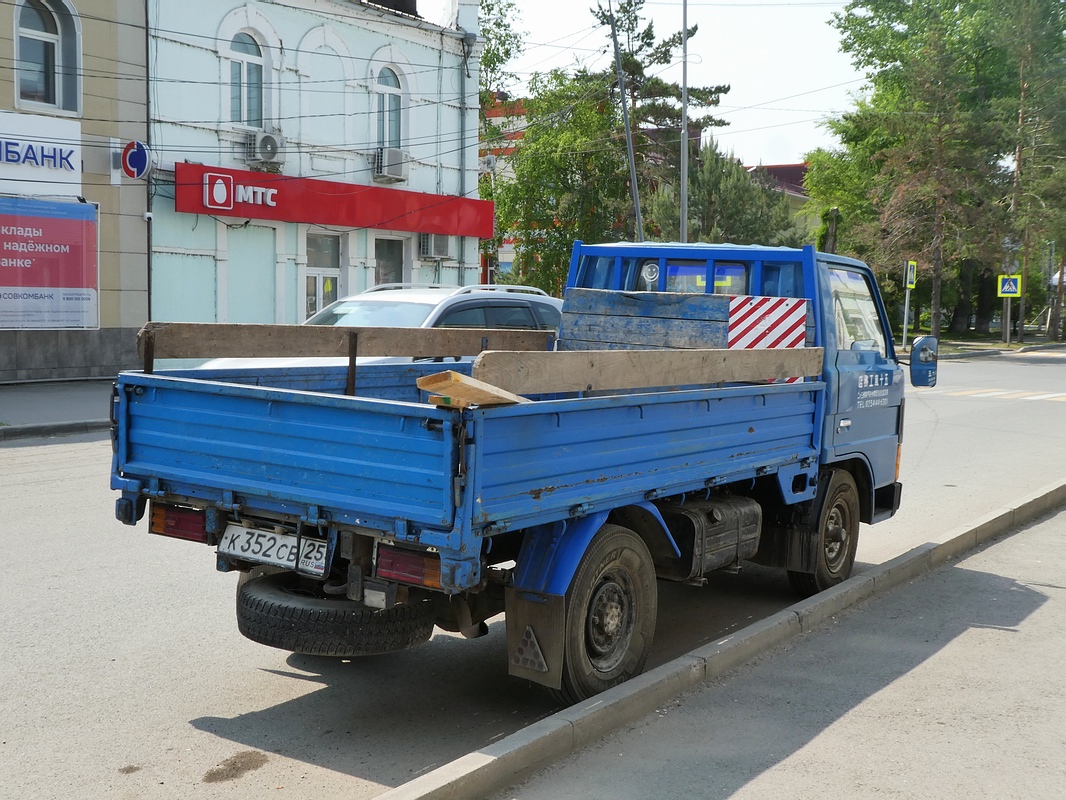 Приморский край, № К 352 СВ 25 — Mazda Titan (2G) '80-89