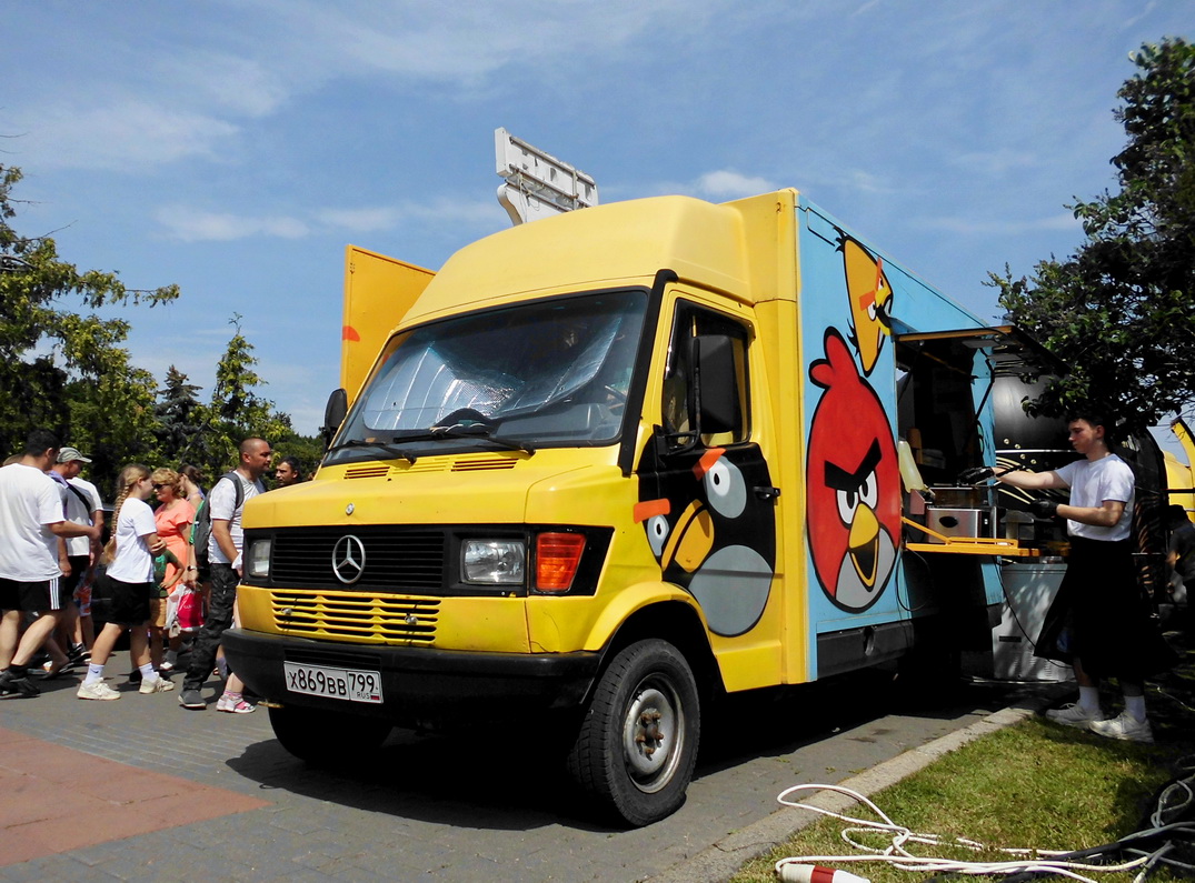 Москва, № Х 869 ВВ 799 — Mercedes-Benz T1 308D '76-96; Москва — Фестиваль "Ретрорейс" 2025