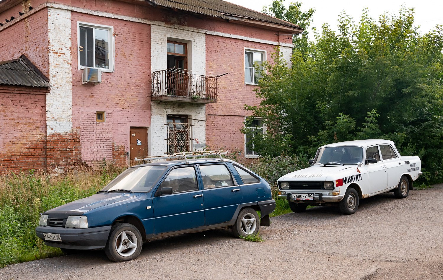 Башкортостан, № Р 448 АС 02 — Иж-2126-030 '98-05; Башкортостан, № У 680 КУ 102 — Москвич-2140 '76-88