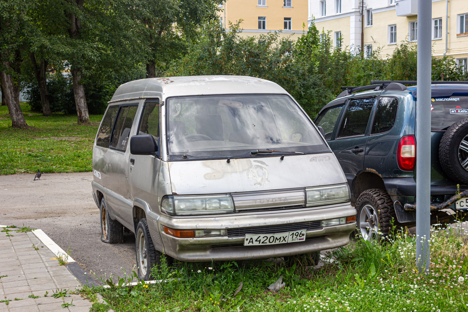 Свердловская область, № А 420 МХ 196 — Toyota MasterAce Surf (R20/R30) '82-91