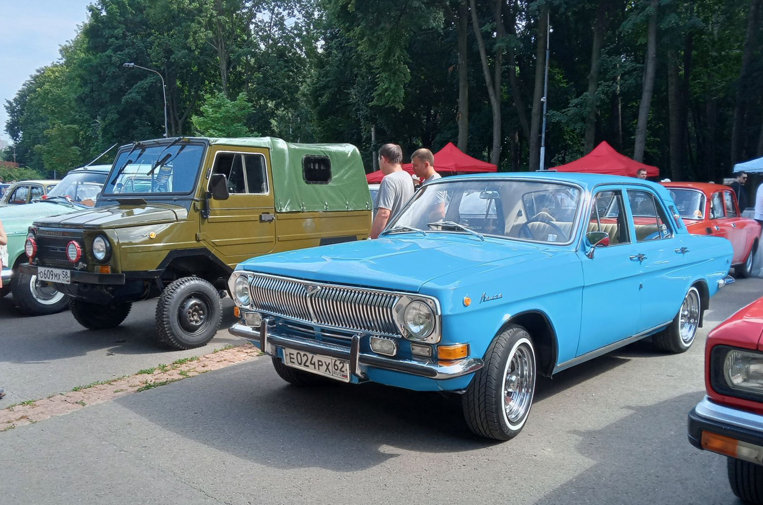 Пензенская область, № О 609 МХ 58 — ЛуАЗ-969М '79-96; Рязанская область, № Е 024 РХ 62 — ГАЗ-24 Волга '68-86; Рязанская область — 12-й ретро-фестиваль "Машина Времени", 12 июля 2025 г.