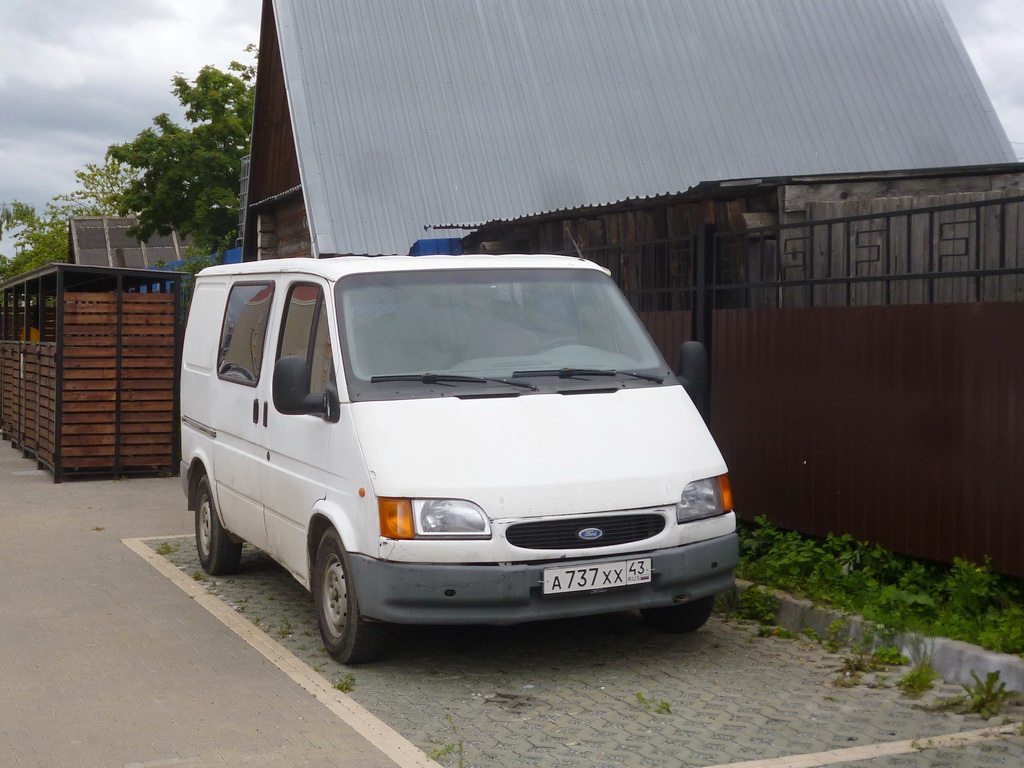Кировская область, № А 737 ХХ 43 — Ford Transit (3G, facelift) '94-00